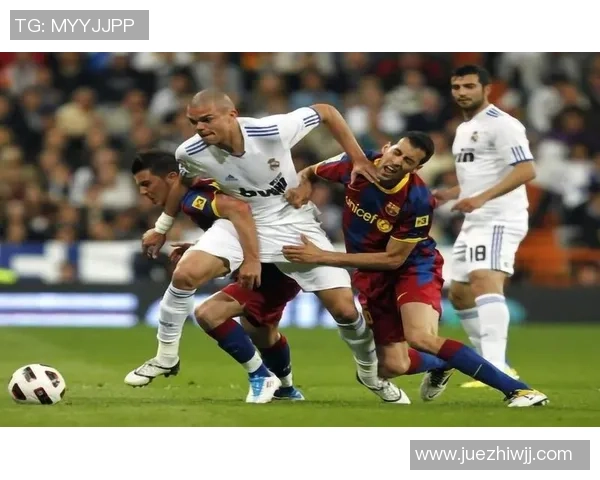 花式足球巨星的传奇之路与技巧突破 解析他们如何将足球艺术推向新高峰