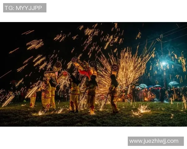 荧光球星足球挂件闪耀登场，点亮你的夜晚运动梦想