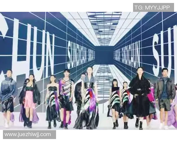 足球明星腹肌大合集：从C罗到梅西的完美身材展示