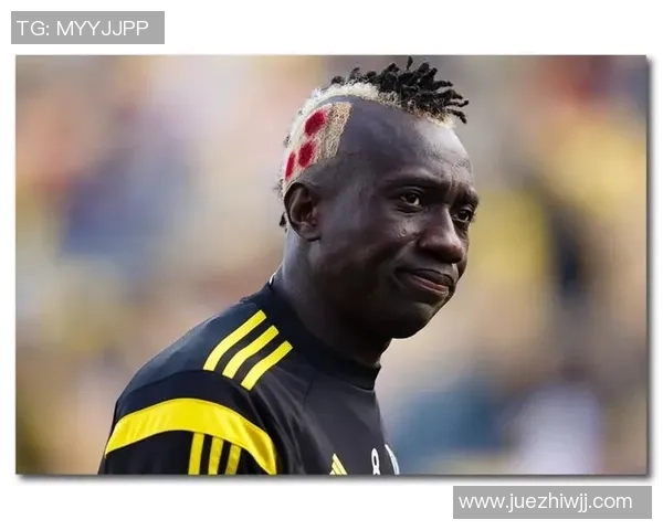 足球球星梳头瞬间大揭秘：从发型到个人风格的完美融合